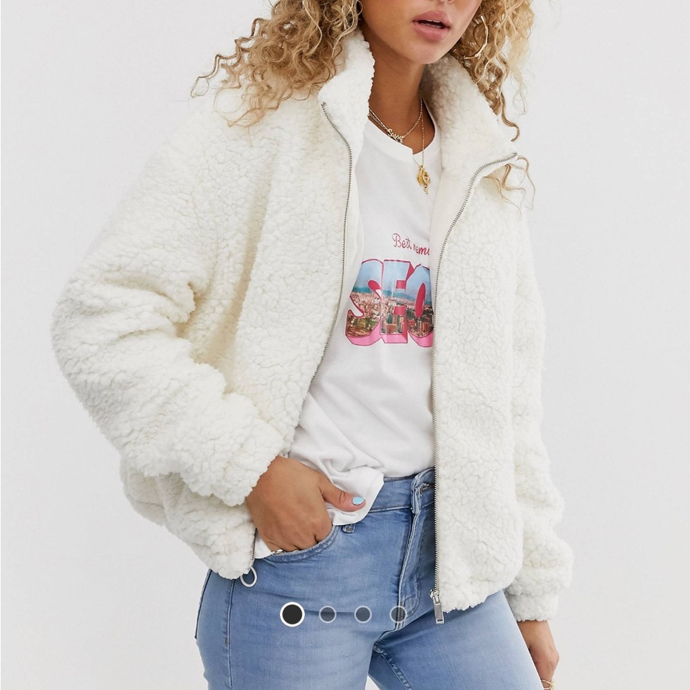 New Look zips through fleece in cream